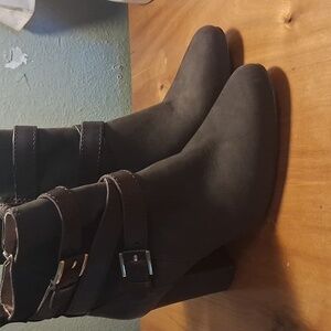 Louise et Cie Brown Ankle Boots with Buckle Straps Size 8.5